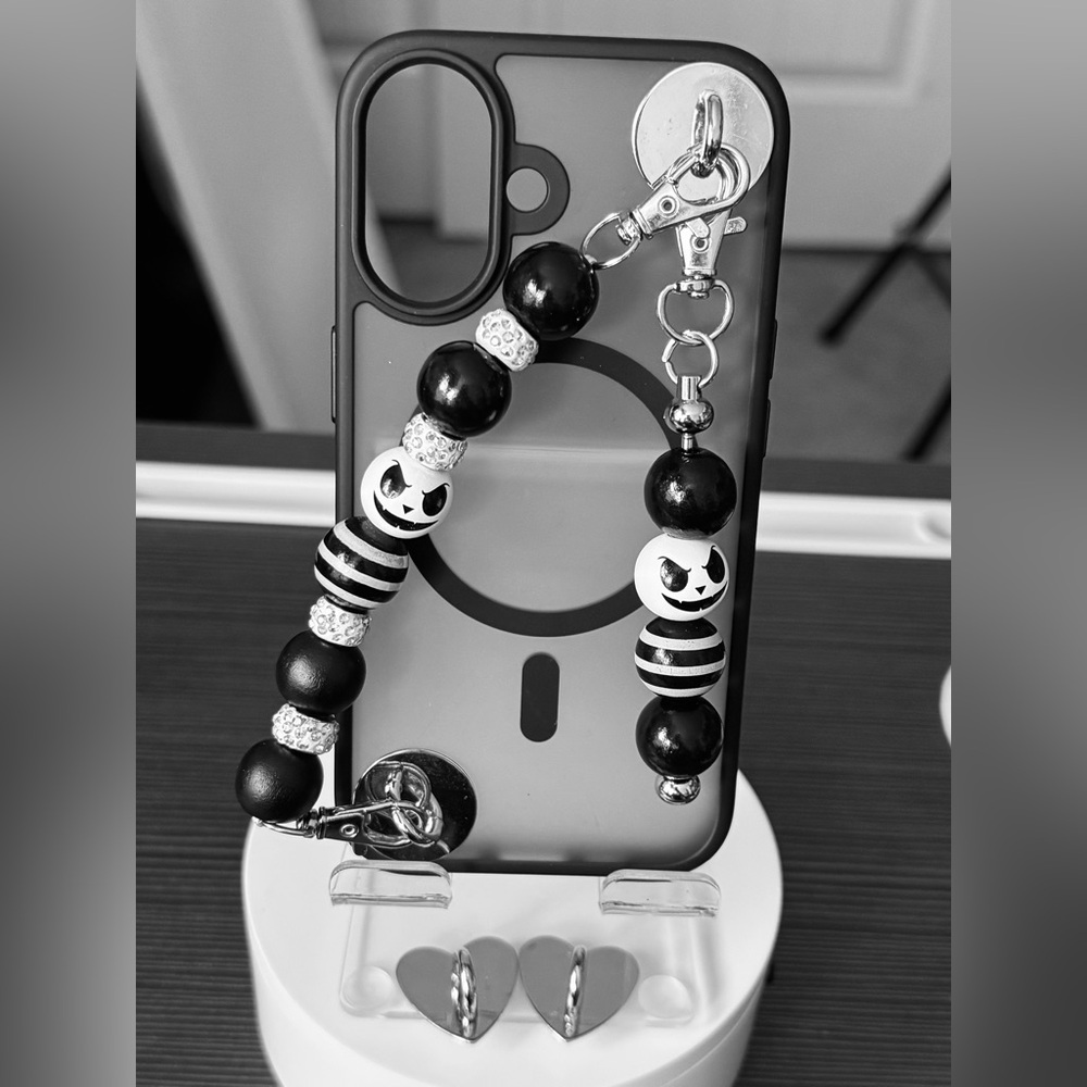 U30. Black and White 🌸 Creative 3-Piece Set
Bring style and color to your day!
